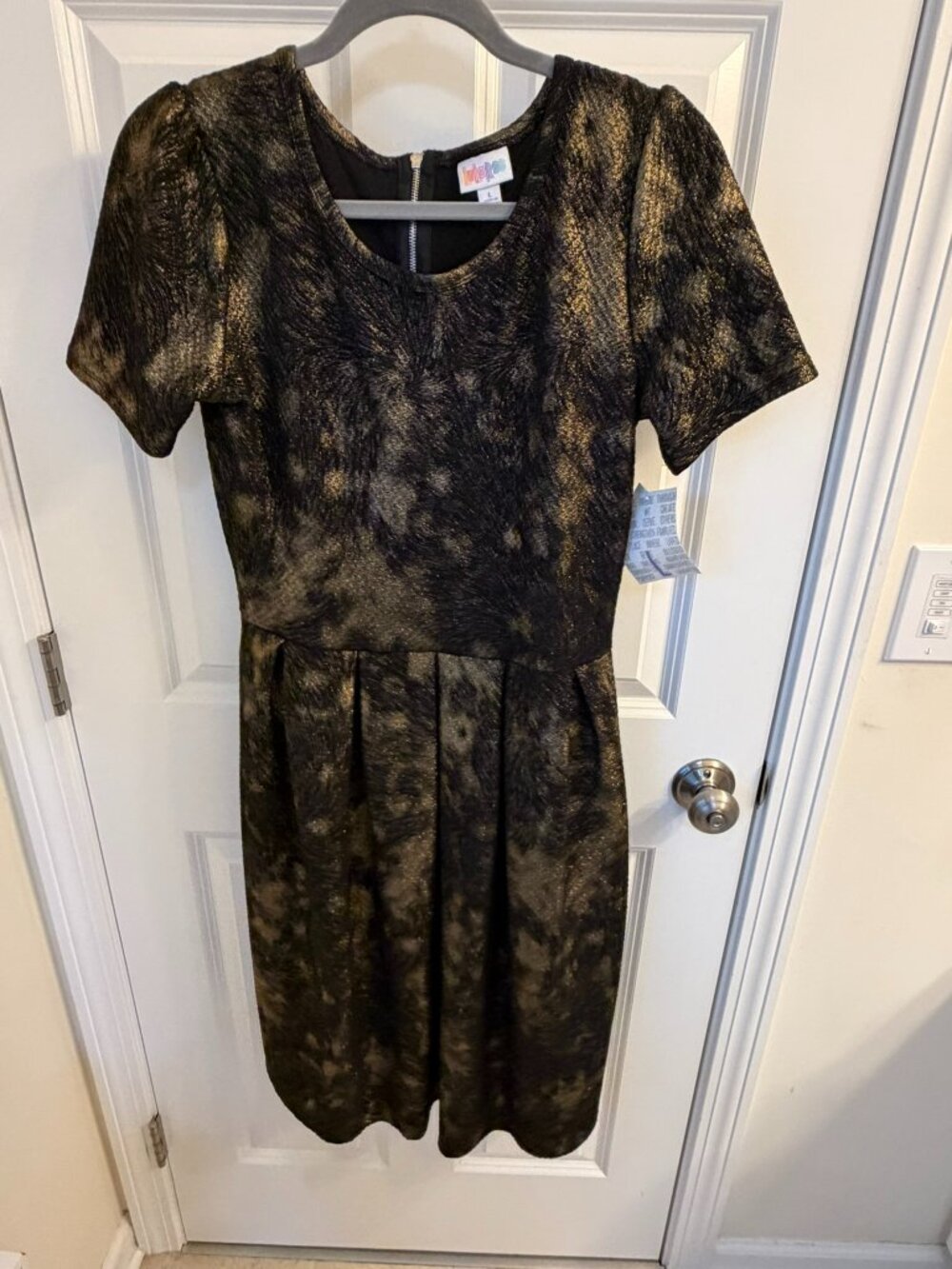 NWT LULAROE Amelia Metallic Gold Foil Pocket Dress
